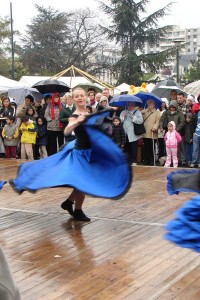 dancing-despite-the-rain_l